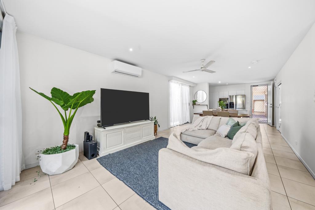 2/39 Gordon St, Labrador, QLD 4215