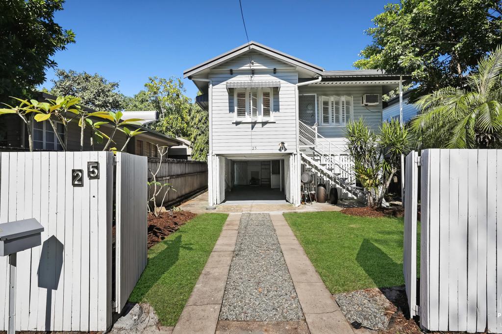 25 Lily St, Cairns North, QLD 4870