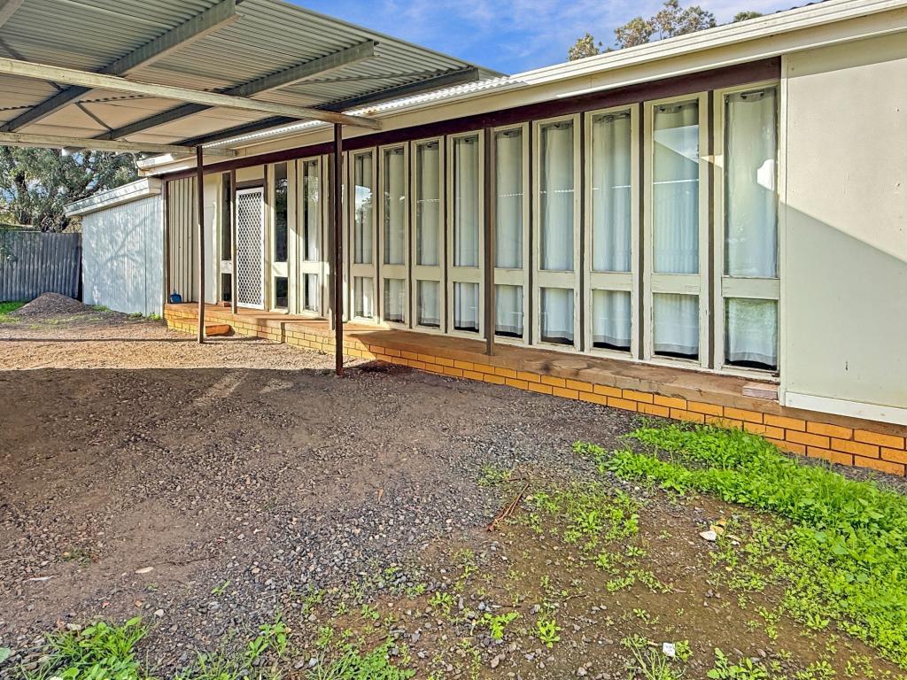 22 Conapaira St, Whitton, NSW 2705