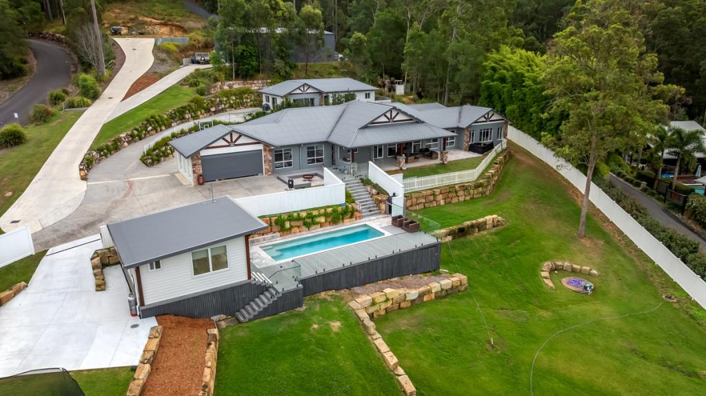 11 Bush Swallow Rd, Bonogin, QLD 4213