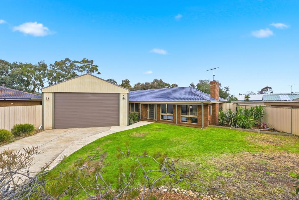 6 Glenelg Ct, Brookfield, VIC 3338
