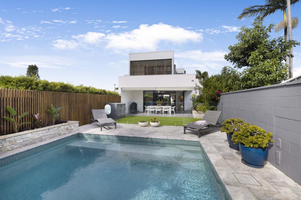11b Holland Ct, Broadbeach Waters, QLD 4218