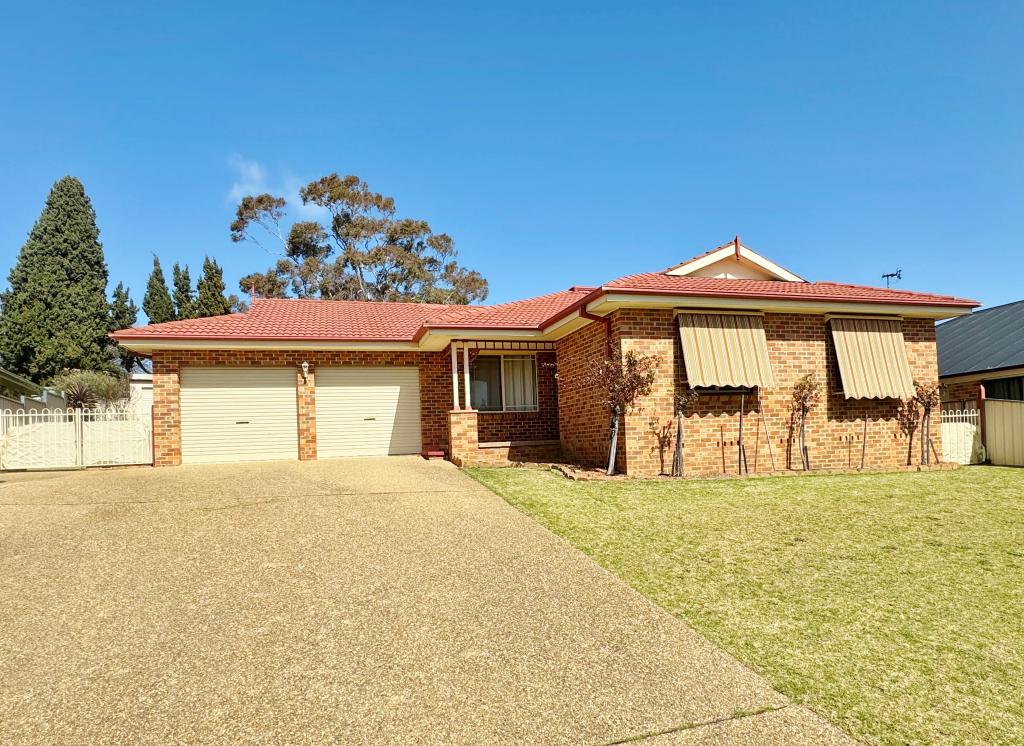 16 Pineview Cct, Young, NSW 2594