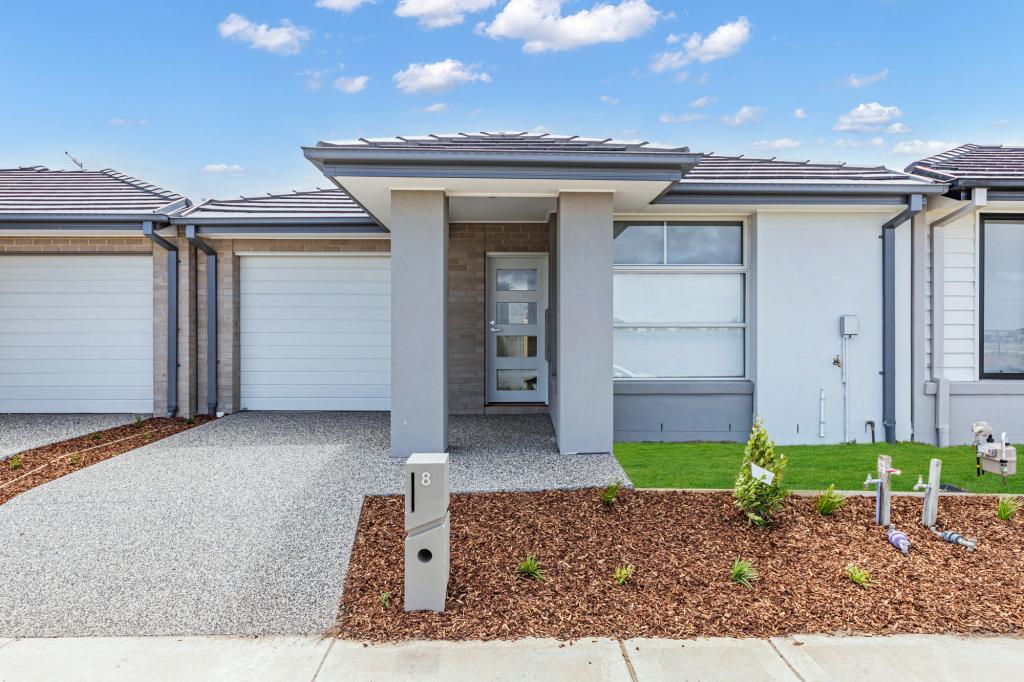 8 Leger St, Manor Lakes, VIC 3024