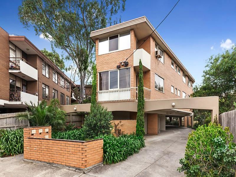2/18 CHARNWOOD CRES, ST KILDA, VIC 3182