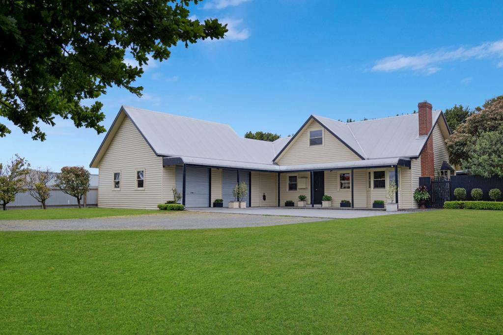 31 HOPKINS HWY, BUSHFIELD, VIC 3281