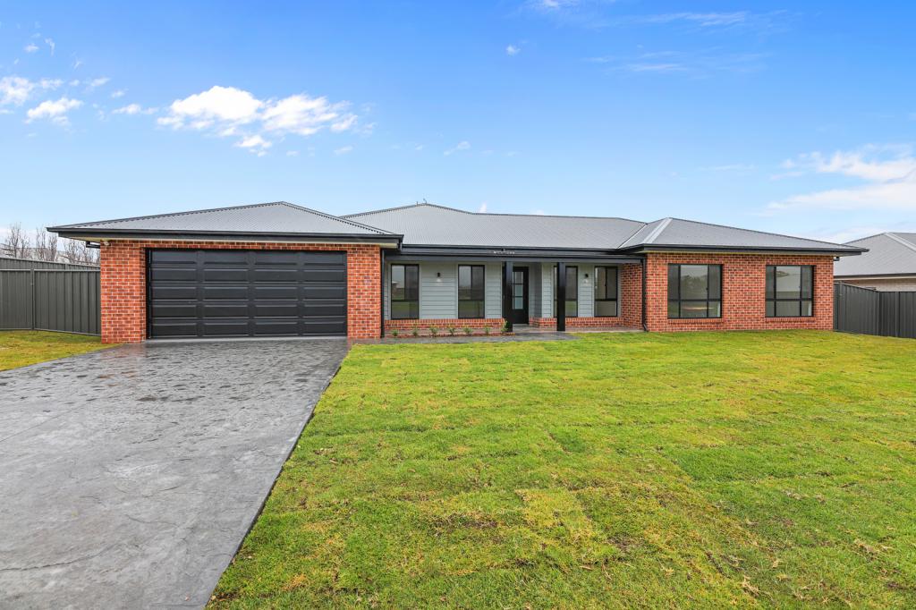 8 Hereford Cres, Calala, NSW 2340