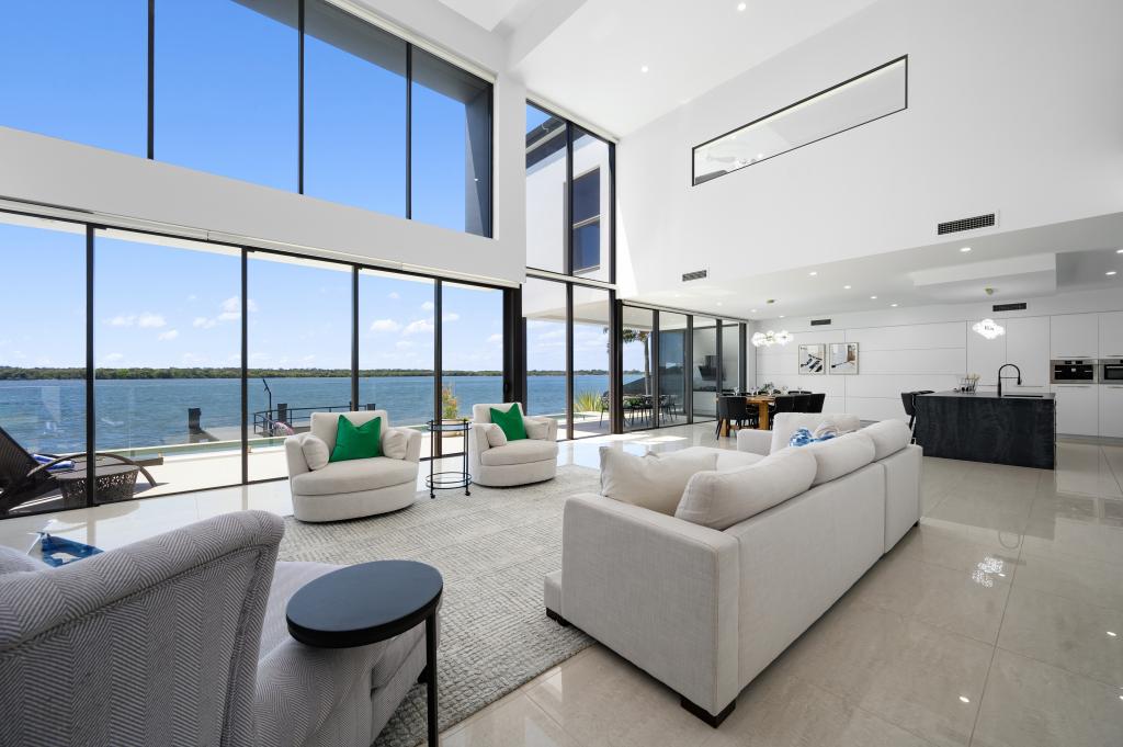 31 PARKLANE TCE, SOVEREIGN IS, QLD 4216