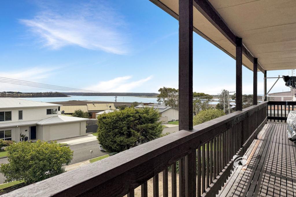 7 Davernport Dr, Lake Tyers Beach, VIC 3909