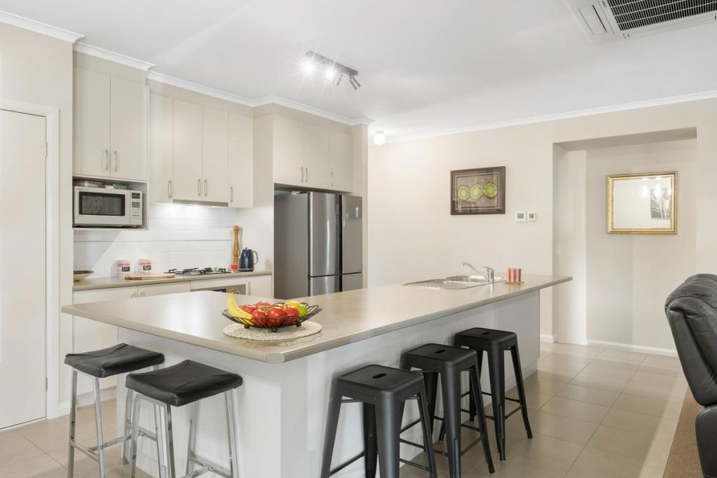 19 St Mirren Dr, Nerrina, VIC 3350