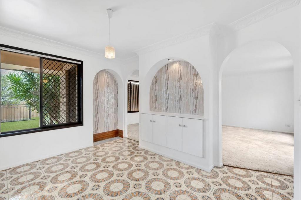 10 Barklya Pl, Palm Beach, QLD 4221