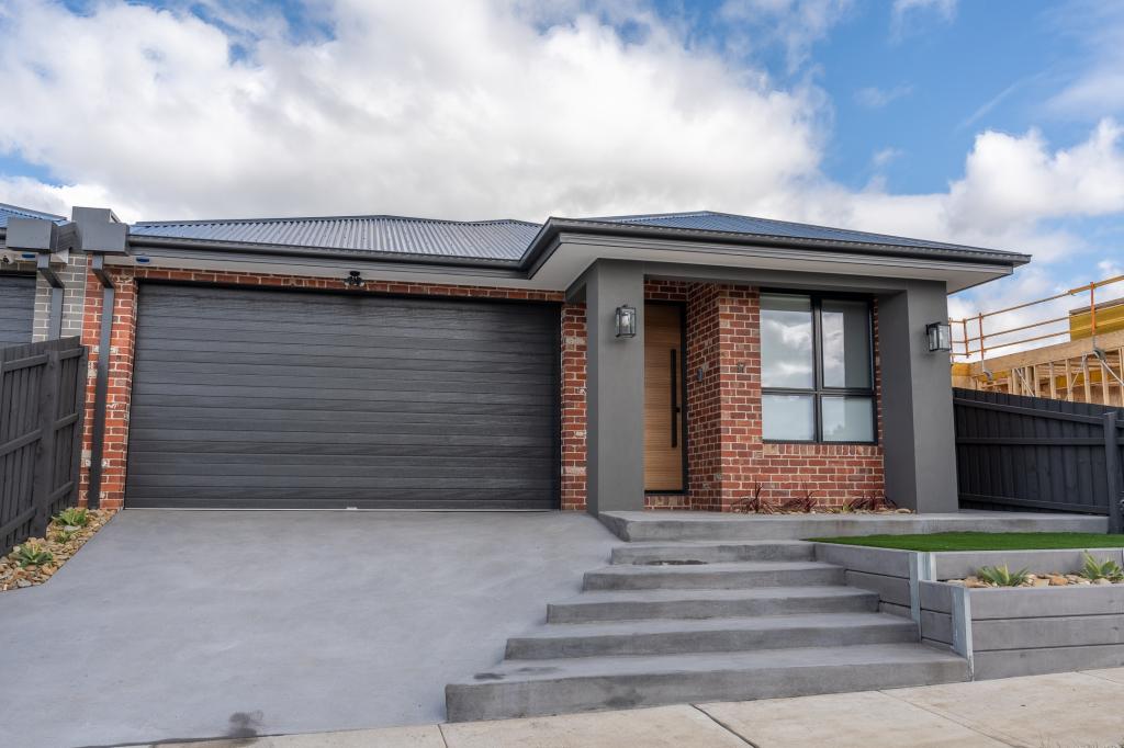 17 Palmaston Dr, Greenvale, VIC 3059