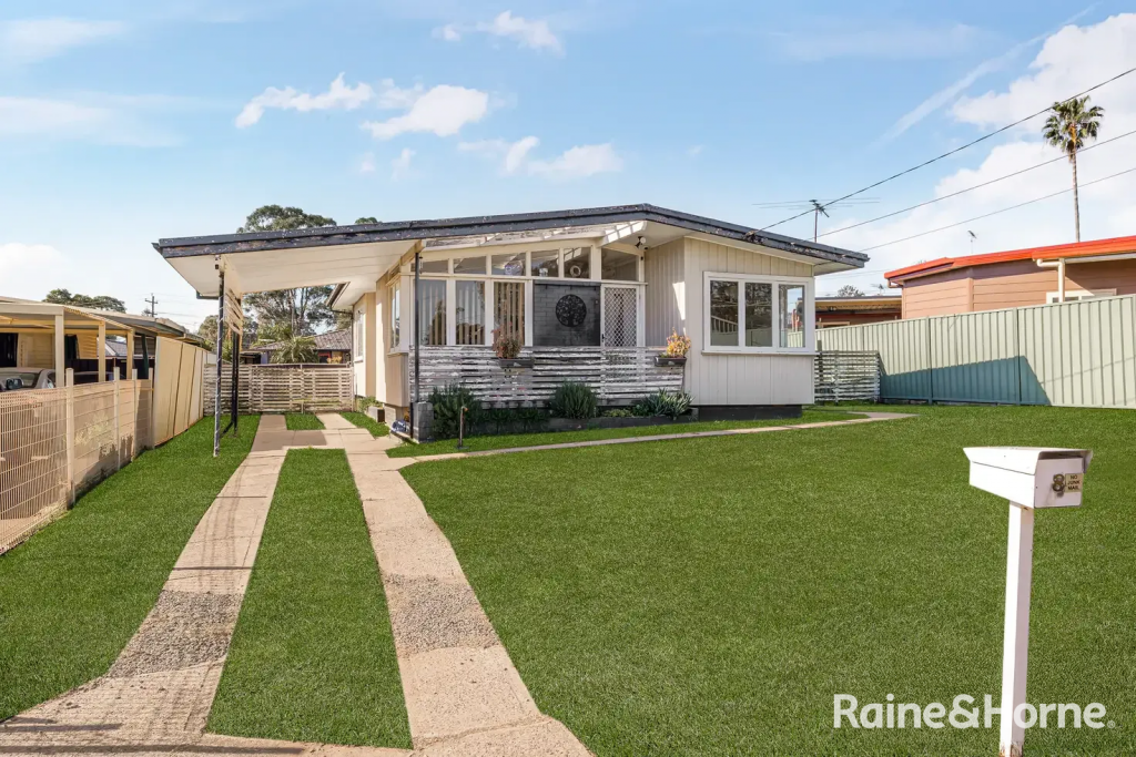 8 Hales Pl, Blackett, NSW 2770