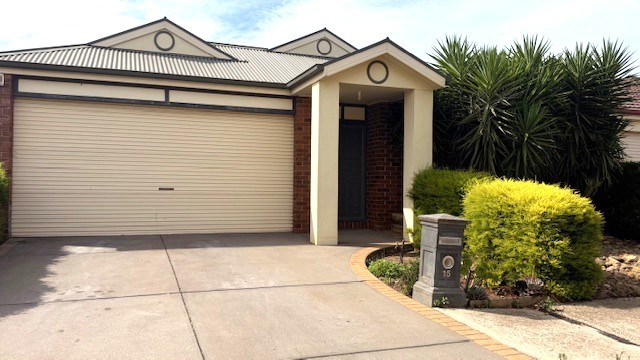 15 Wyperfeld Cct, Caroline Springs, VIC 3023