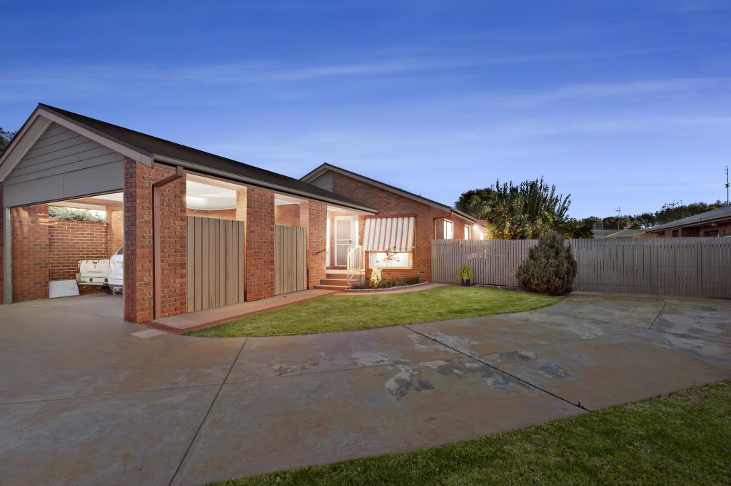 22 LAWSON DR, MOAMA, NSW 2731