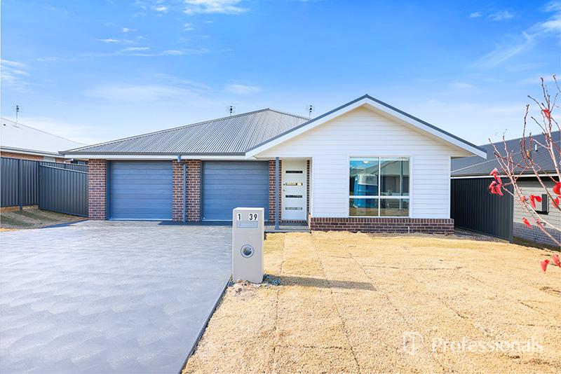 2/39 Wattle St, Kootingal, NSW 2352