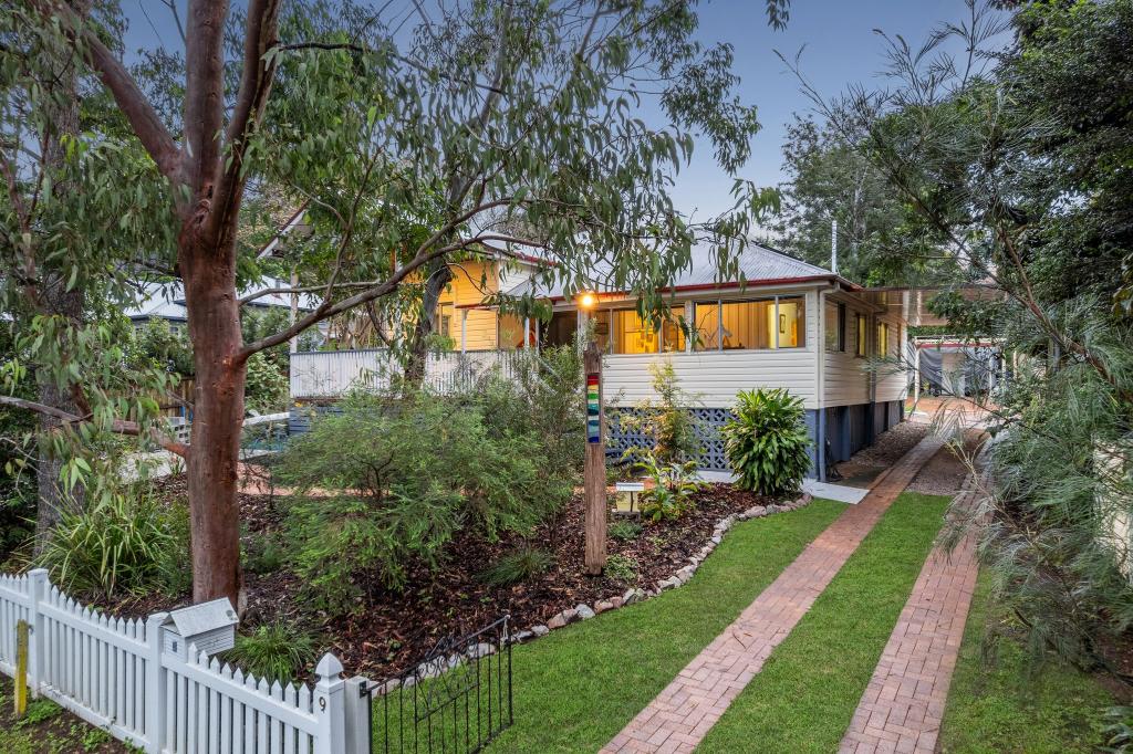 9 Railway Pde, Pomona, QLD 4568