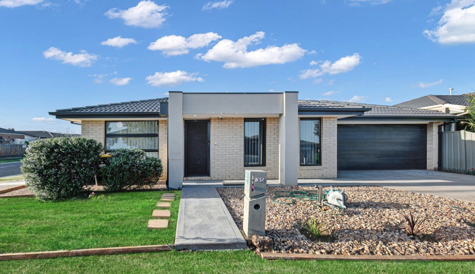 35 Herbal Ave, Kurunjang, VIC 3337