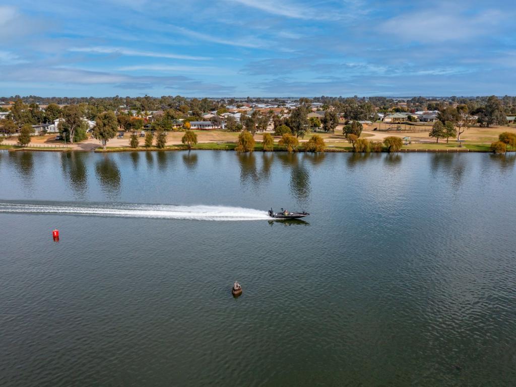 22 LINTHORPE DR, YARRAWONGA, VIC 3730