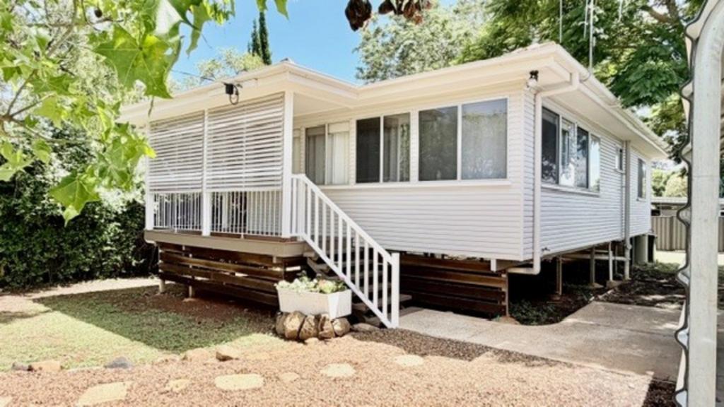 34 Maud St, Gayndah, QLD 4625