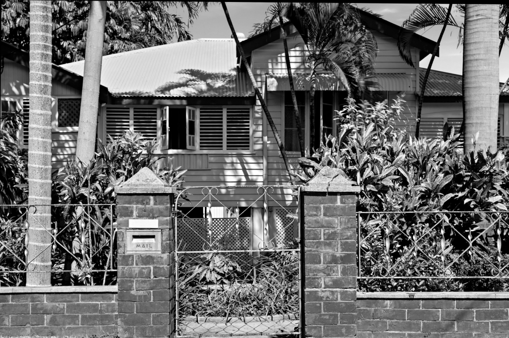 1 Crauford St, West End, QLD 4810