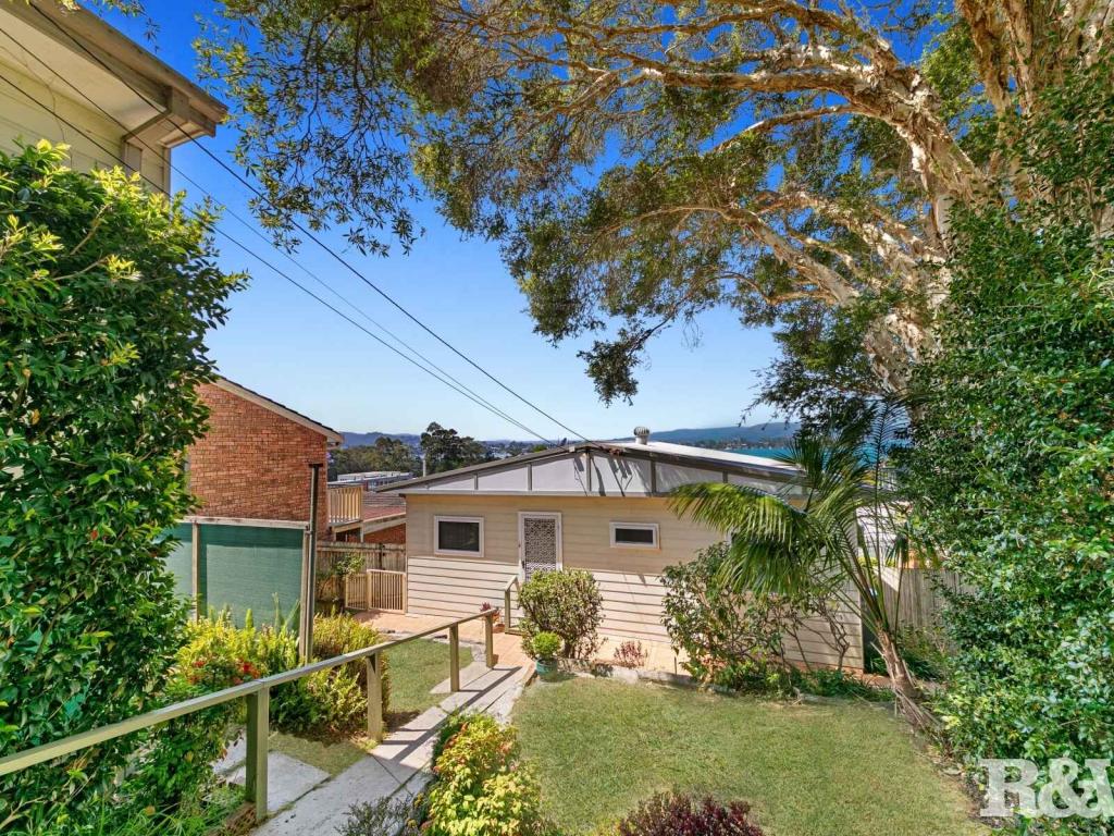 14 Hughes St, Point Clare, NSW 2250