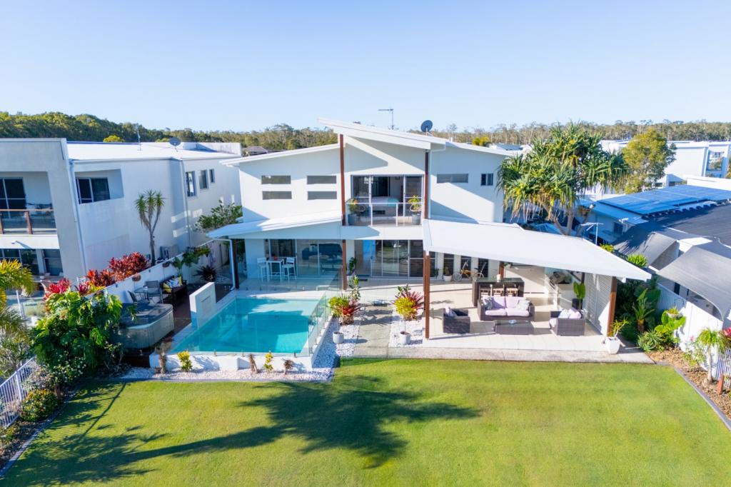 8 North Point Cres, Pelican Waters, QLD 4551