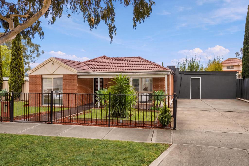 51 MANCHESTER DR, SYDENHAM, VIC 3037
