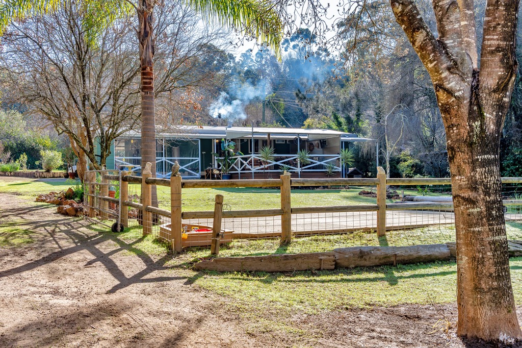 196 Holyoake Rd, Dwellingup, WA 6213