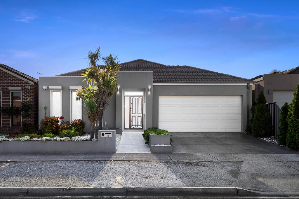 19 FARMINGTON RD, CAIRNLEA, VIC 3023