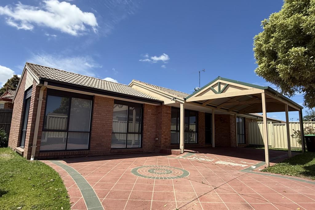 8 Frances Cres, Cranbourne North, VIC 3977