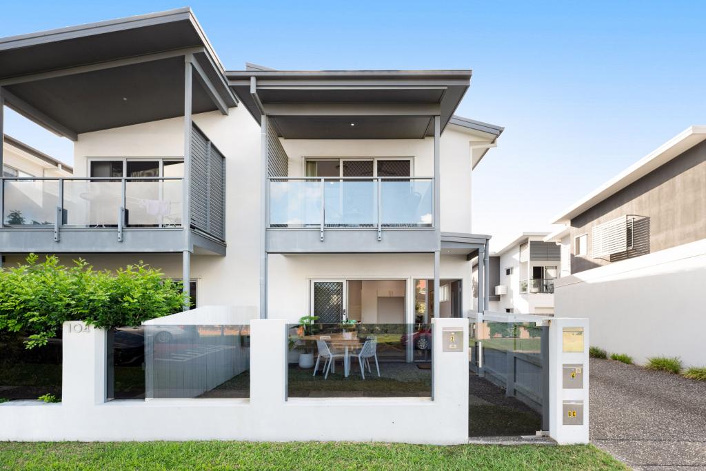 2/104 Pembroke St, Carina, QLD 4152