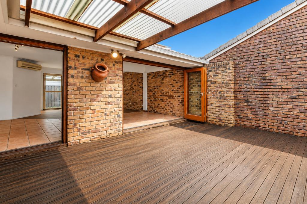 2 Oriole Ct, Burleigh Waters, QLD 4220