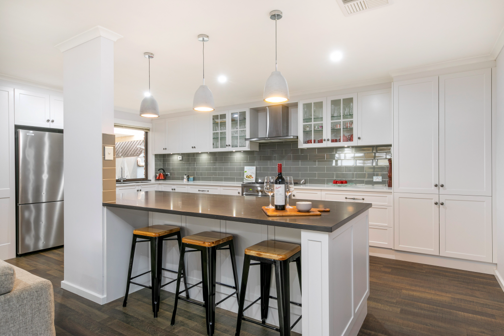 8 Blaxland Ave, Wynn Vale, SA 5127