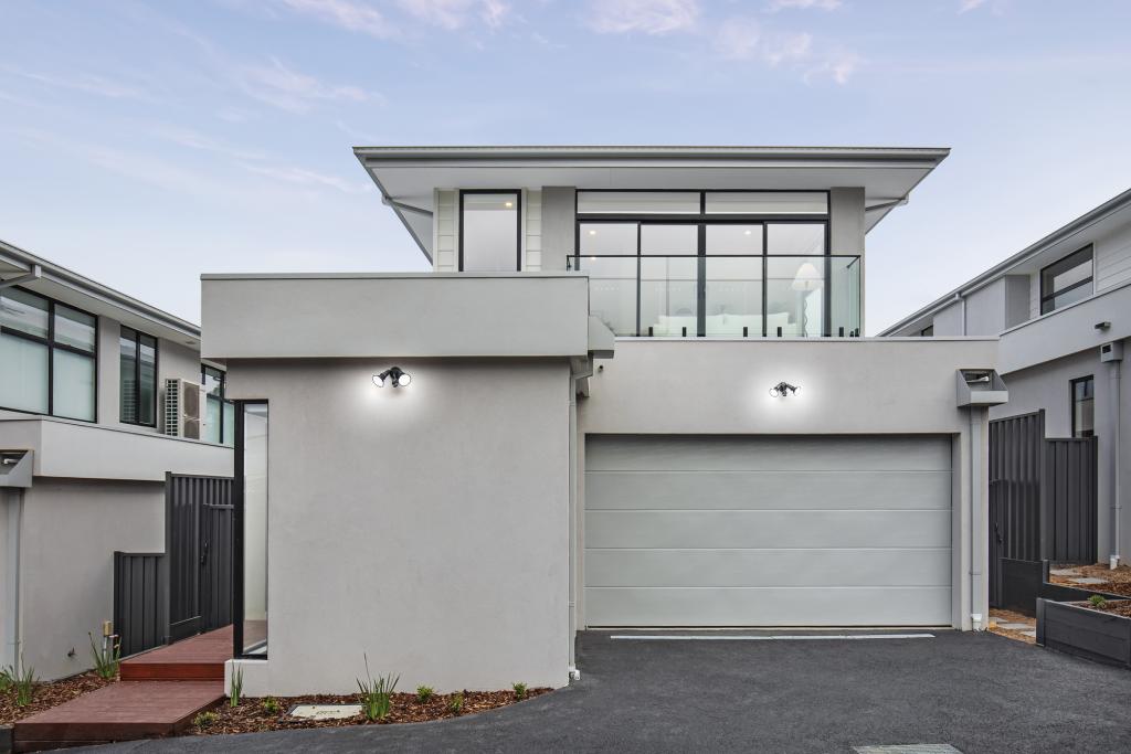 3/8 Malinda Way, Croydon South, VIC 3136