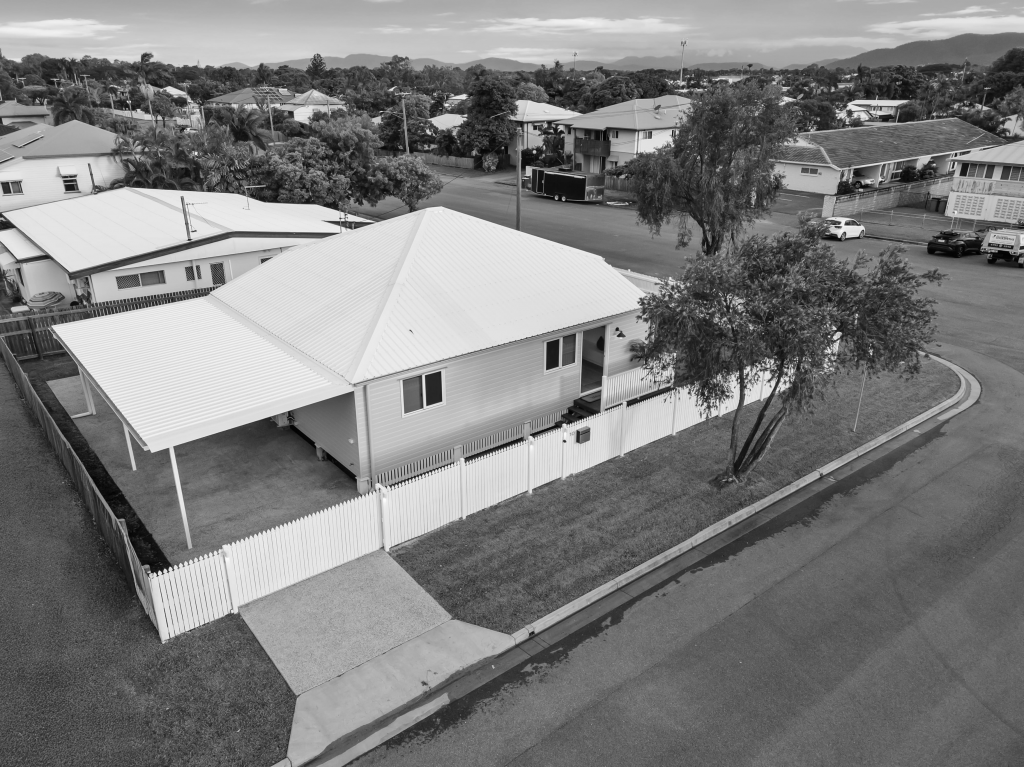 10 Parkes St, West End, QLD 4810