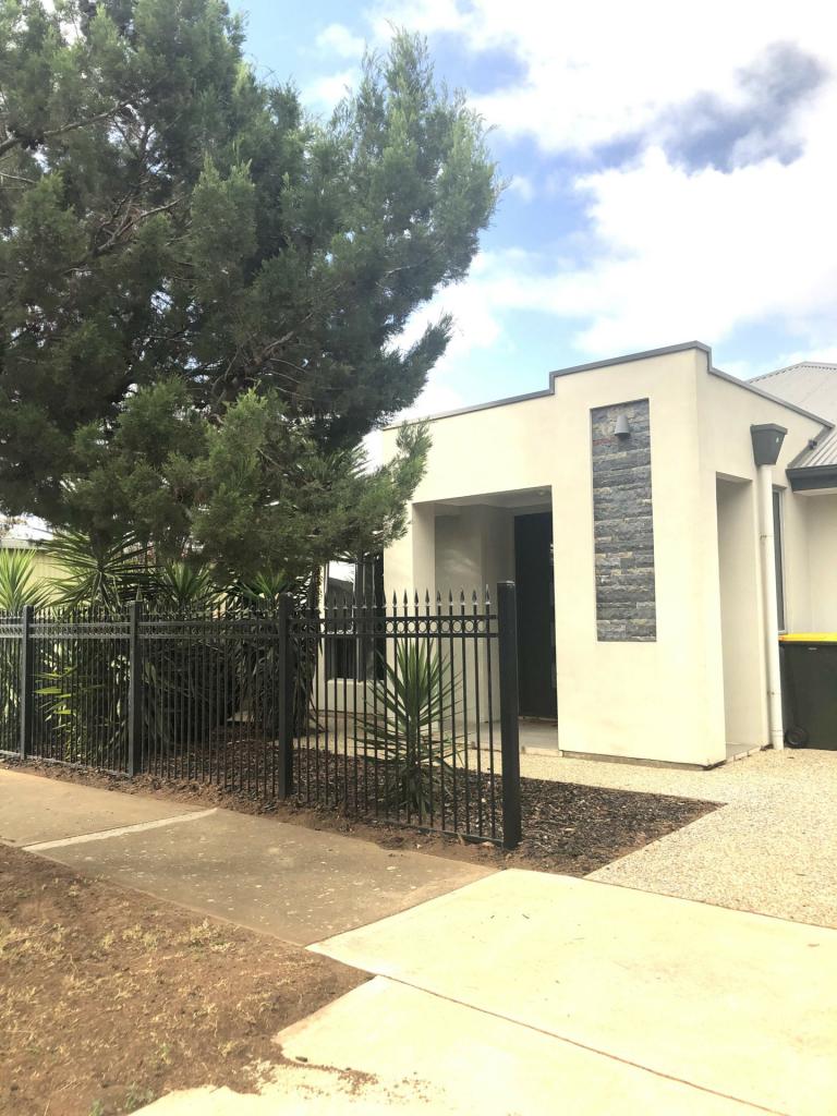 2 Hull St, Taperoo, SA 5017