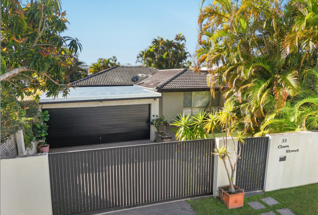 35 Clam St, Runaway Bay, QLD 4216