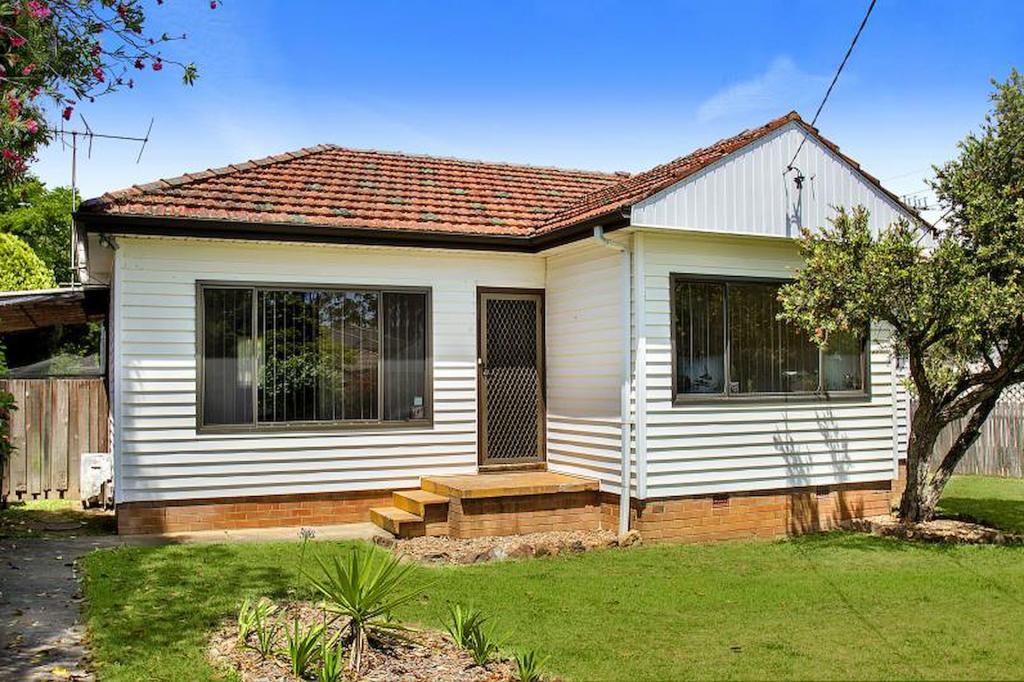 4 MERRYL AVE, OLD TOONGABBIE, NSW 2146