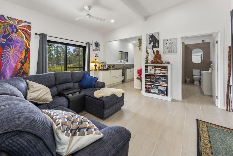 854 Neerdie Rd, Glenwood, QLD 4570