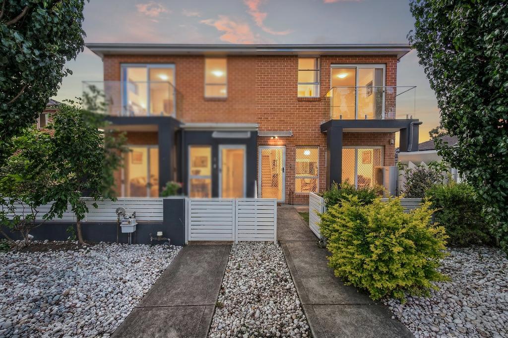 2/21 Carinya Rd, Girraween, NSW 2145