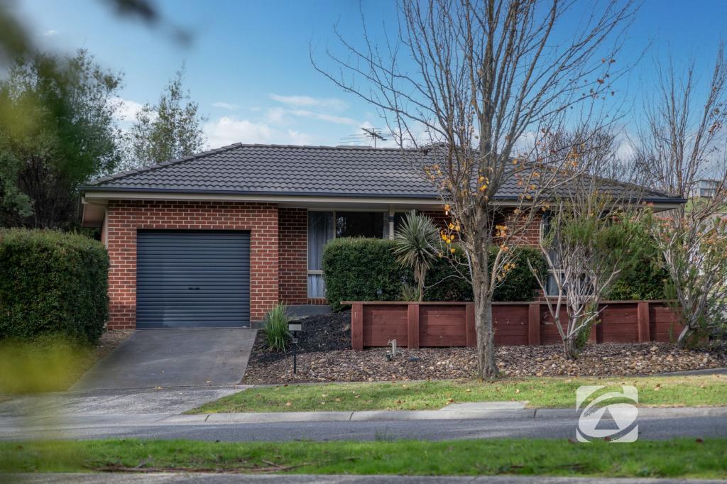 32 Chestnut Ch, Pakenham, VIC 3810
