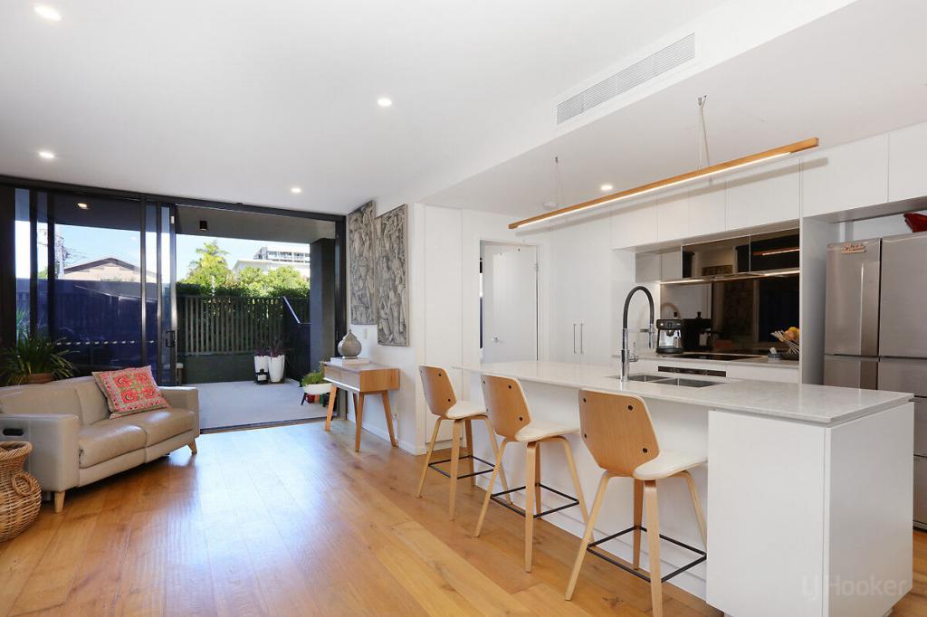 103/110-112 Frank St, Labrador, QLD 4215