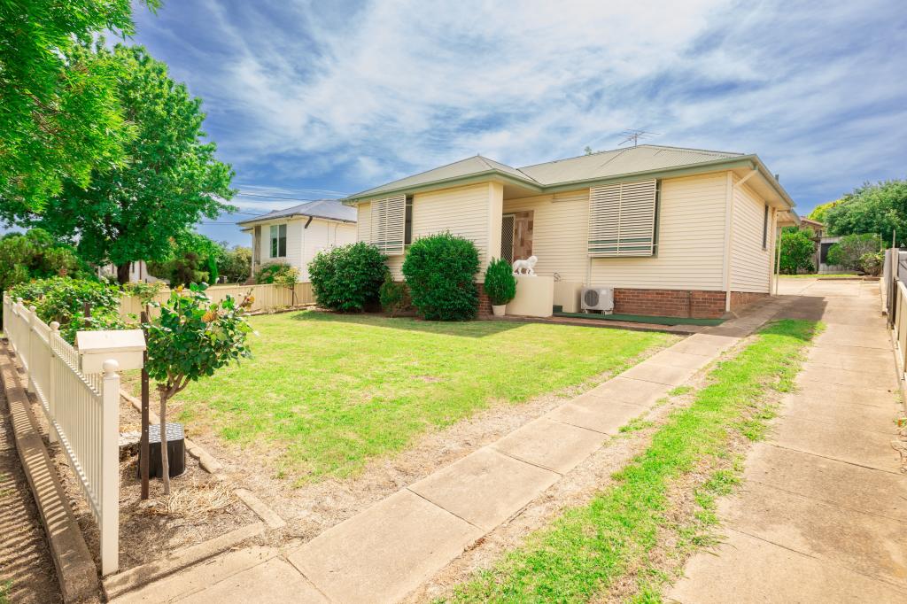 24 Templemore St, Young, NSW 2594