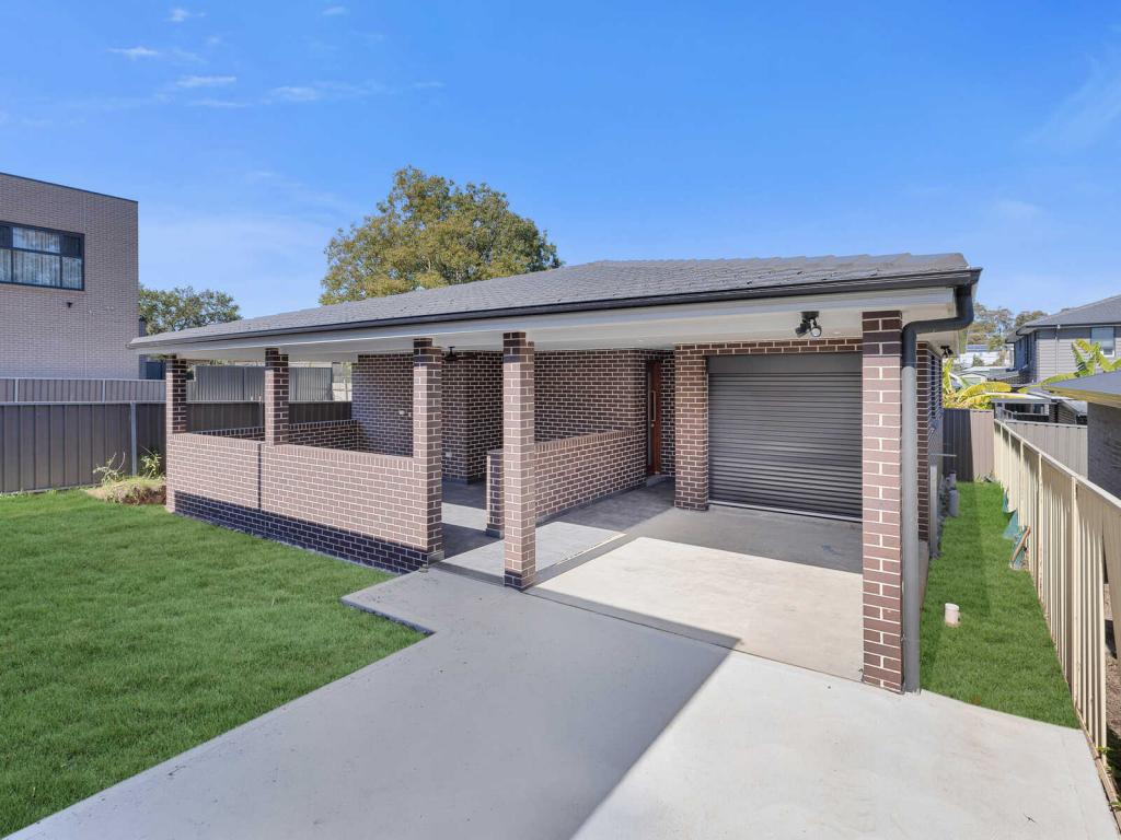 8a Collins St, Pendle Hill, NSW 2145