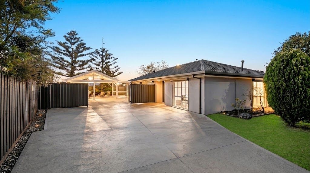 19 Yaltara Cl, Cranbourne West, VIC 3977