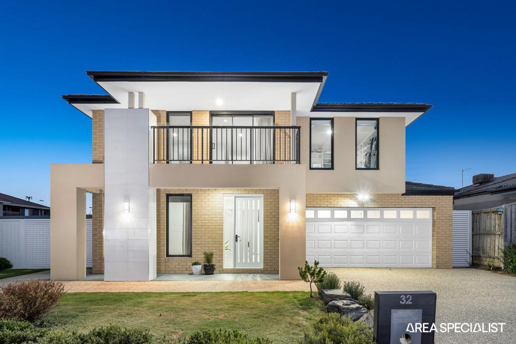 32 Casa Cct, Clyde North, VIC 3978