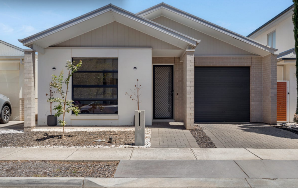 37 Tulloch Dr, St Clair, SA 5011