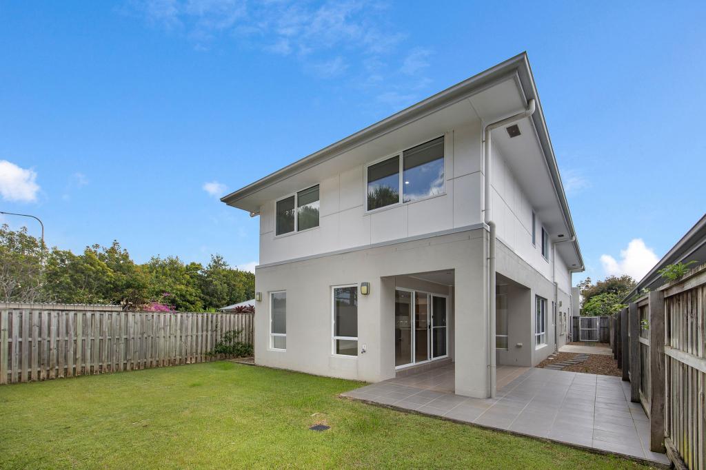 2 Stillwater Ct, Hope Island, QLD 4212