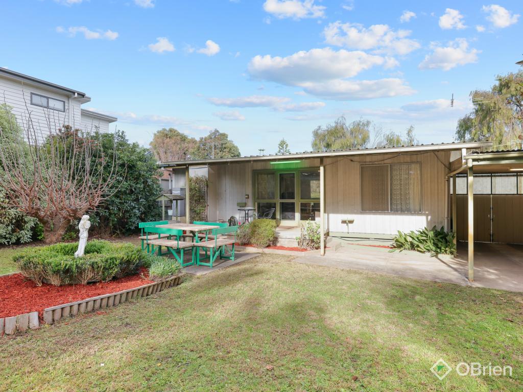 4 Hobsons Pde, Cowes, VIC 3922